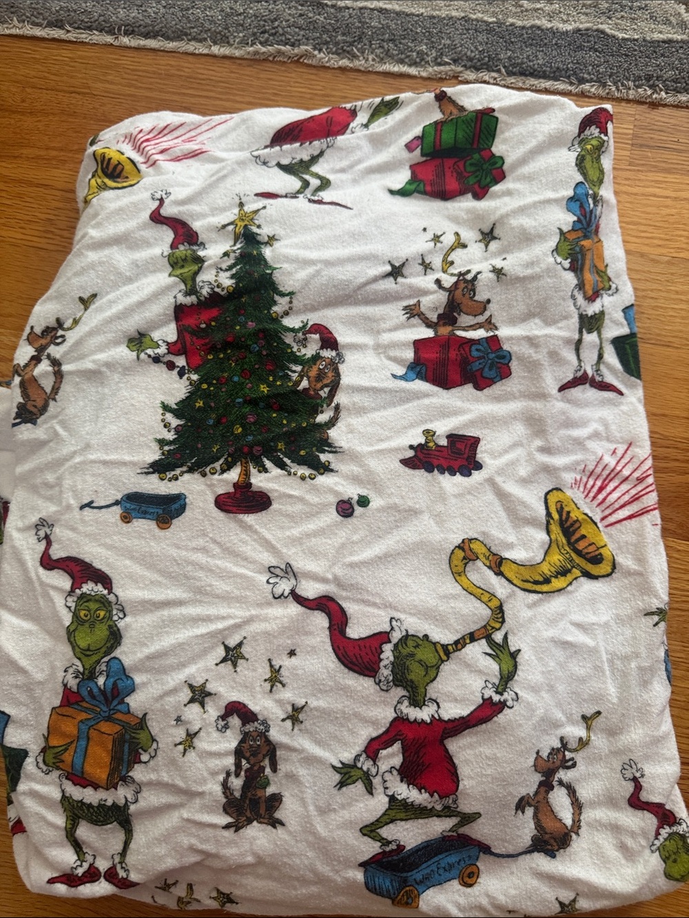 Pottery Barn Kids Grinch Holiday Print Fitted Sheet - White/Green/Red